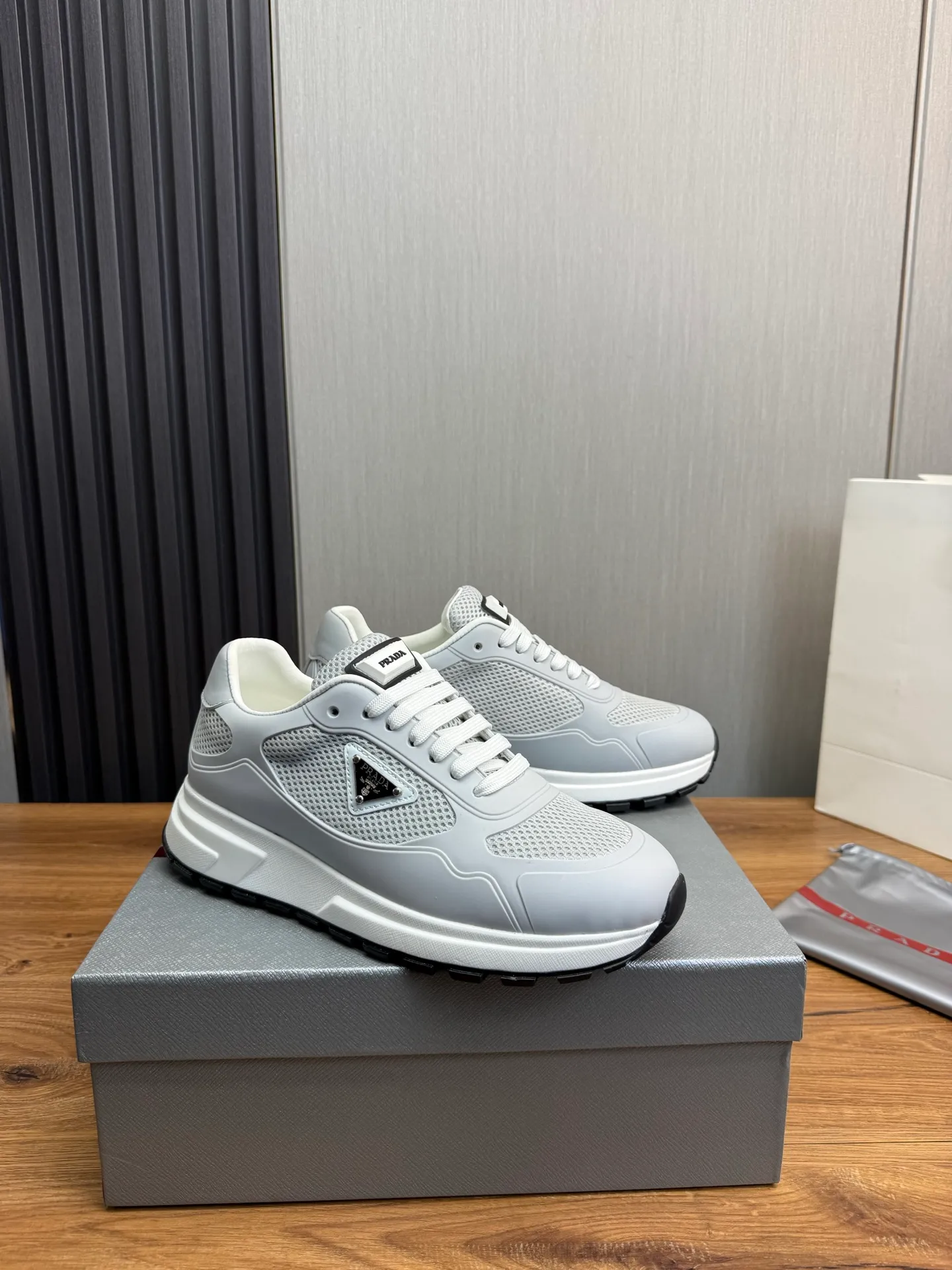 Men's shoes 💰580💰 [PRADA] Autumn and winter hot men's shoes shipped 👏Official website synchronized ⬆️Original fly-woven cowhide fabric + cowhide lining, 1⃣️:1⃣️reproduction, original sole, 38-45 (45. Customized, non-refundable)